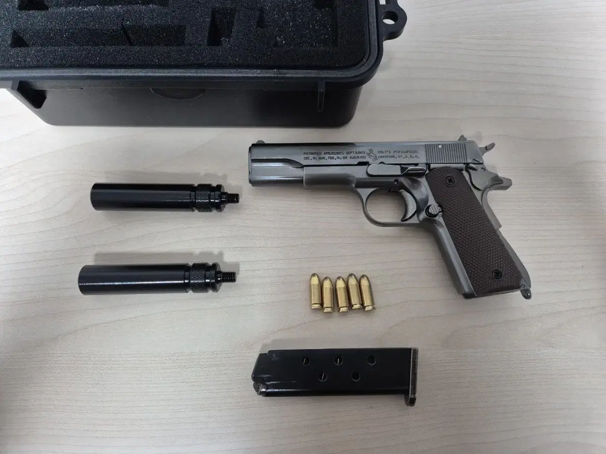 I am selling an ejected full metal Colt M1911 miniature model gun.