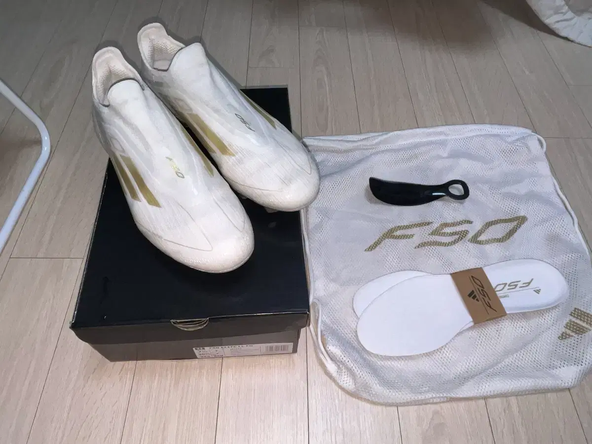 아디다스 축구화 F50 White&Gold Color