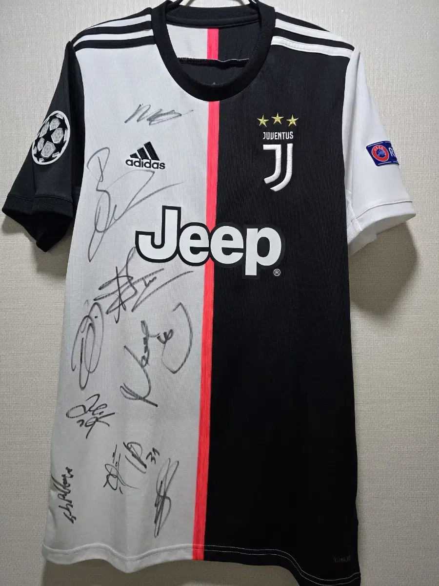 Juventus 19/20 season squad sign shirt (size M) for sale