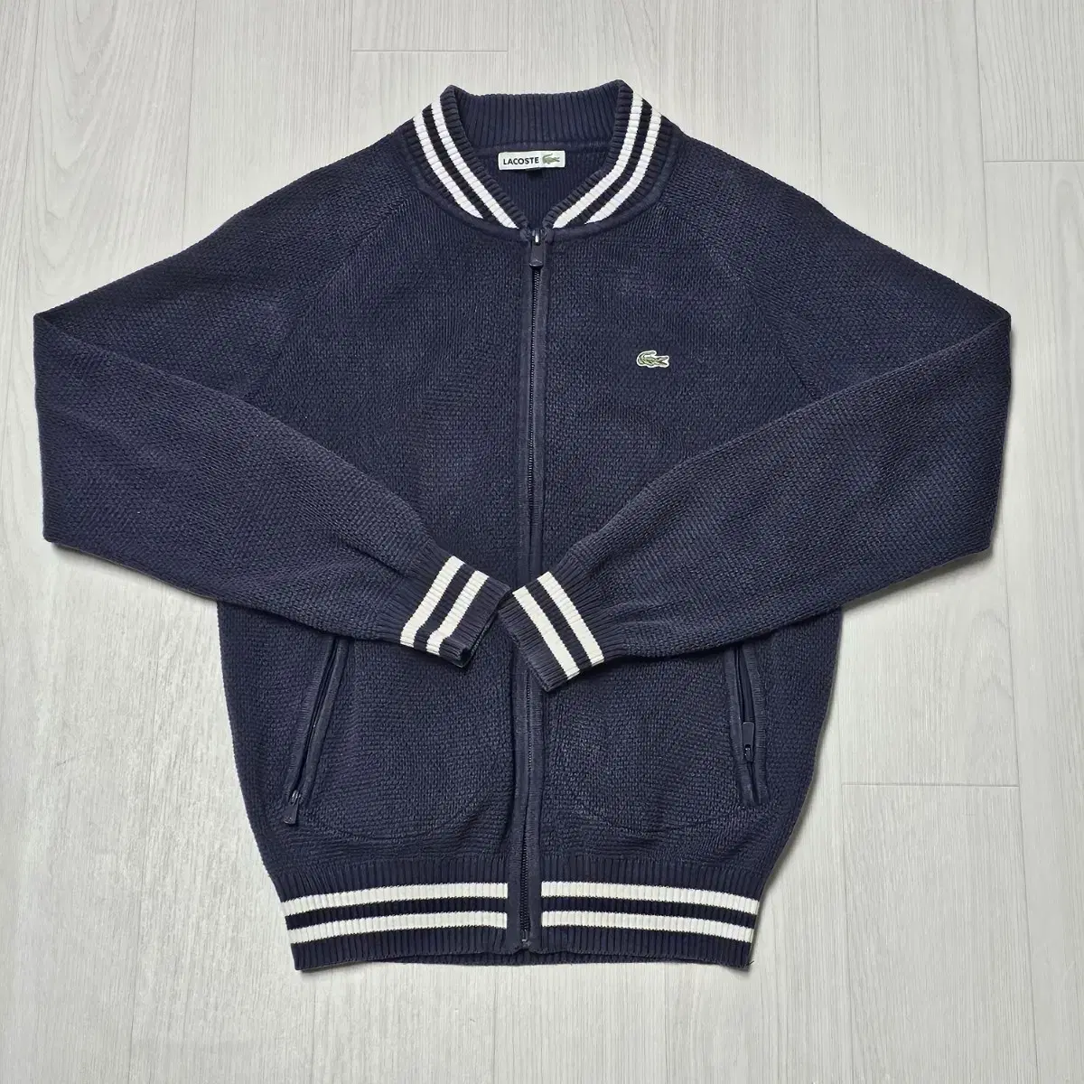 Lacoste Knit Zip-up Cardigan(90) sells.