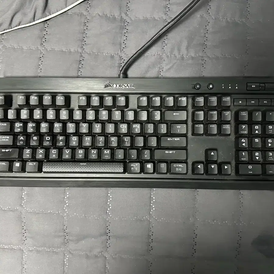 커세어 K70 LUX 적축