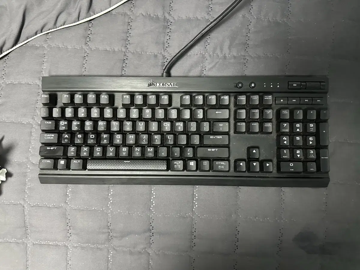 커세어 K70 LUX 적축