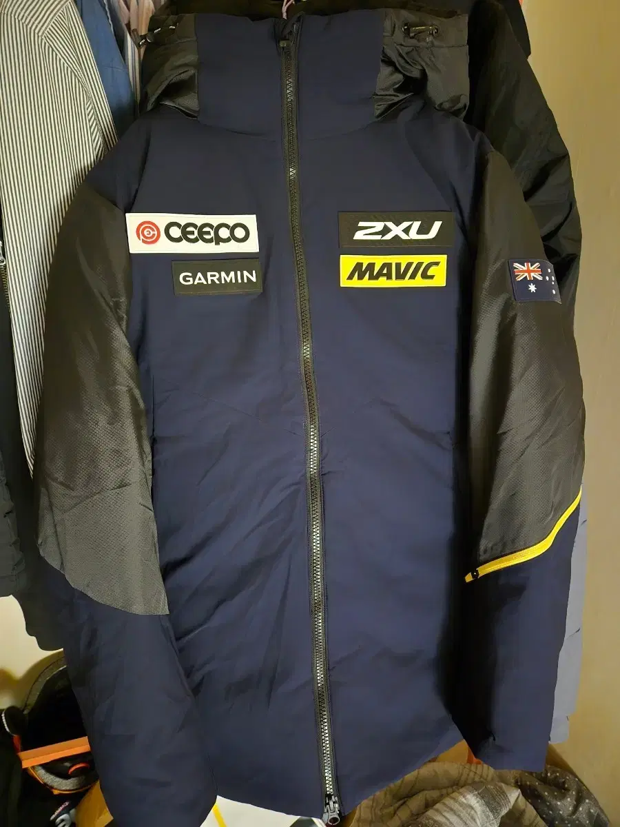 2XU men's collaborative trendy down jacket for sale. Direct sales.