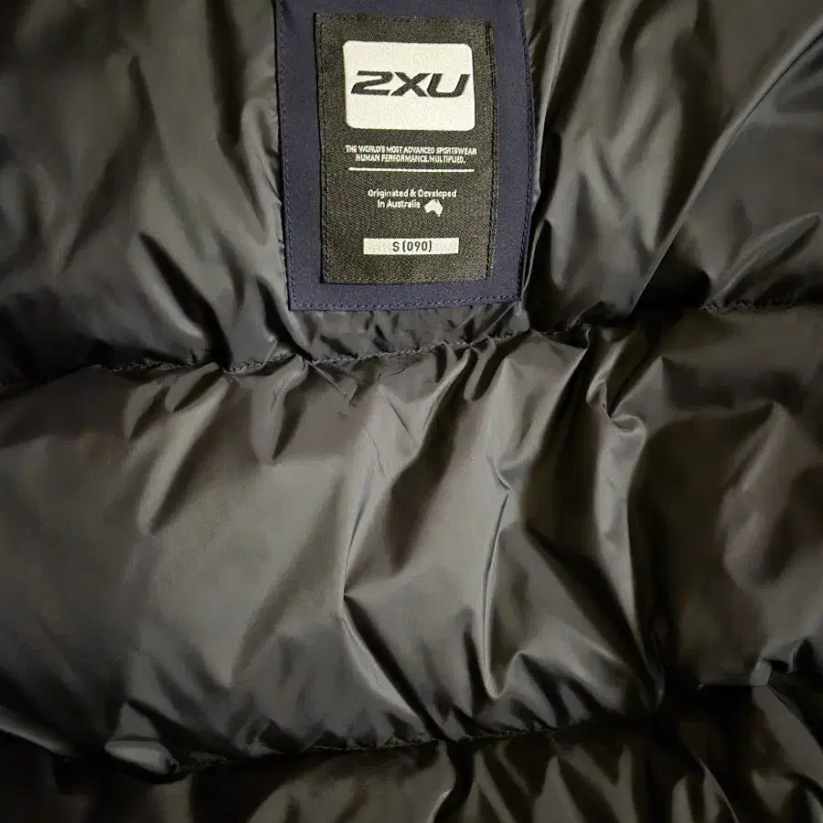 2XU 남성 콜라보 트렌짓 다운 자켓을 판매합니다. 직거래.