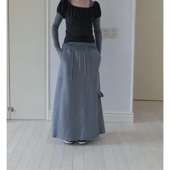 노컨텐츠 스커트 incision aline long skirt 구해요