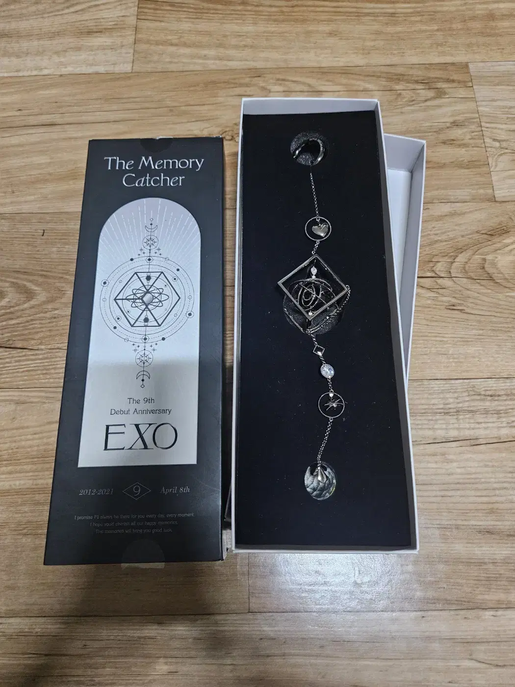 EXO 9th Anniversary Debut Memory Catcher is sold~!