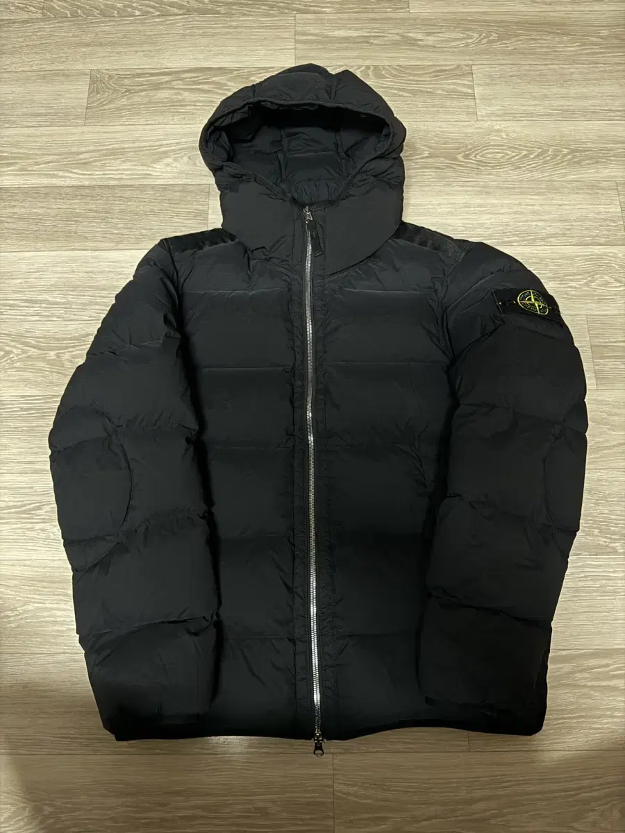 Stone Island 23FW S Seamless Tunnel Padded Black