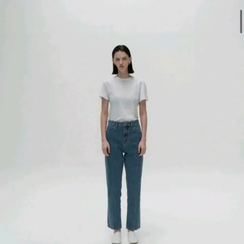 아모멘토 REGULAR DENIM 레귤러 핏 판매합니다. 청바지