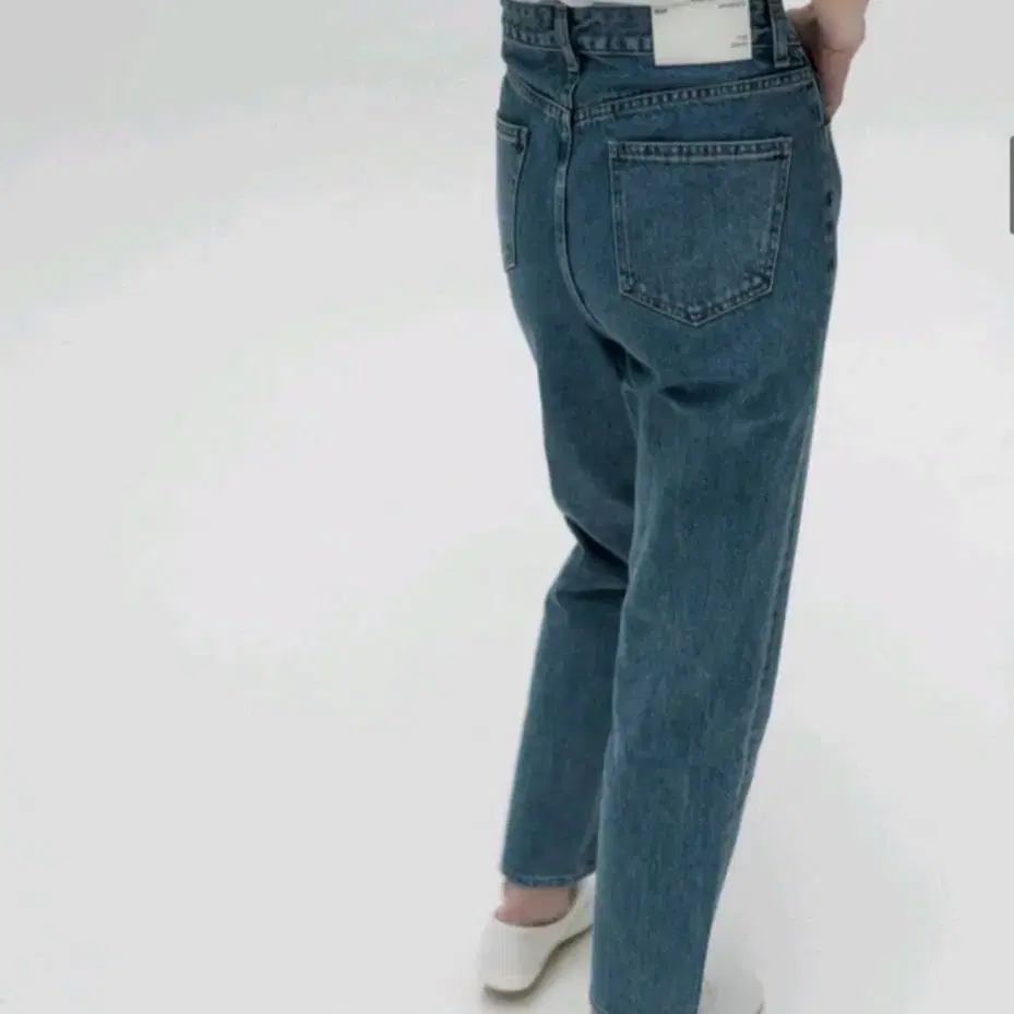 아모멘토 REGULAR DENIM 레귤러 핏 판매합니다. 청바지