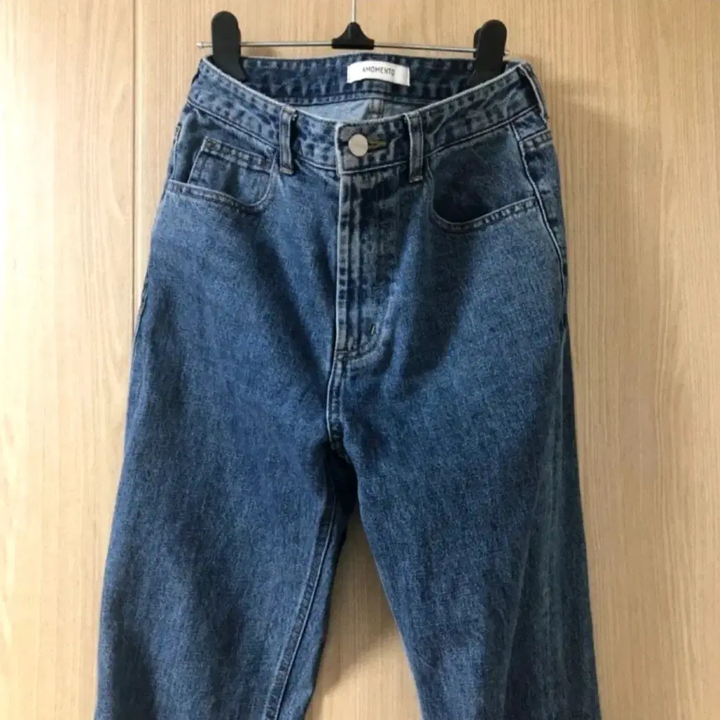 아모멘토 REGULAR DENIM 레귤러 핏 판매합니다. 청바지