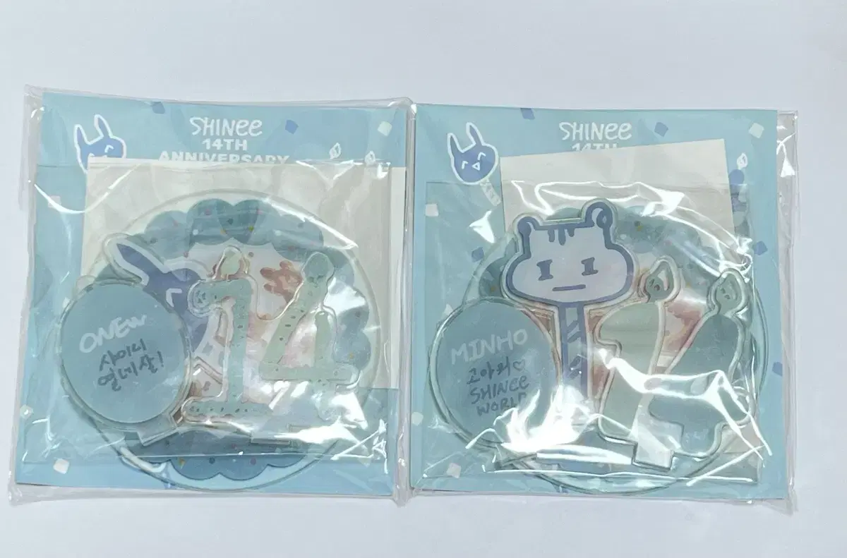 Shinee onew minho Acrylic Stand &AR Voice Set