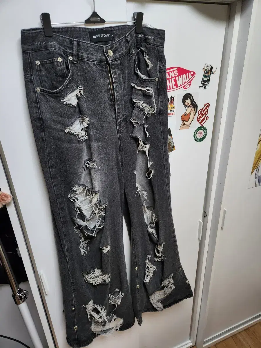 Sunday Off Club Snap Button Distressed Jeans (L)