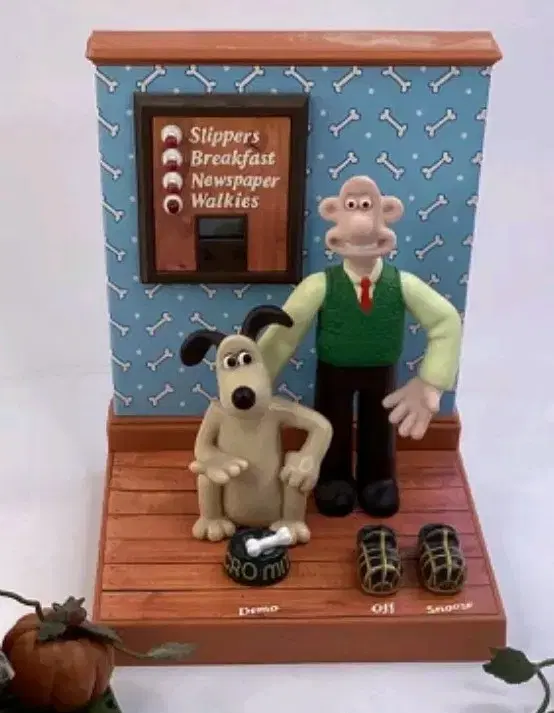 Wallesgrommet Clock Figures