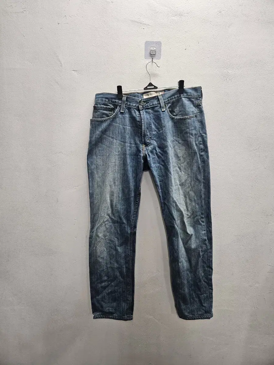 527 Levi's W34 L32 Low Rise Bootcut Jeans