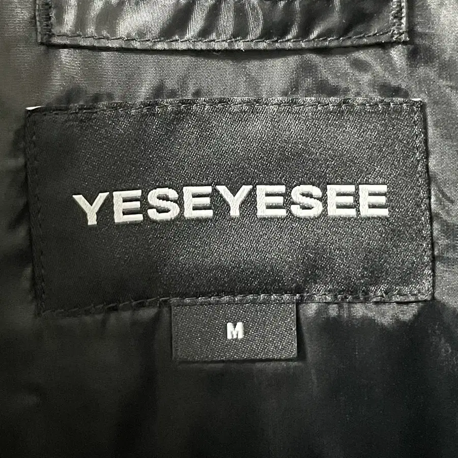 예스아이씨 yeseyesee 패딩조끼