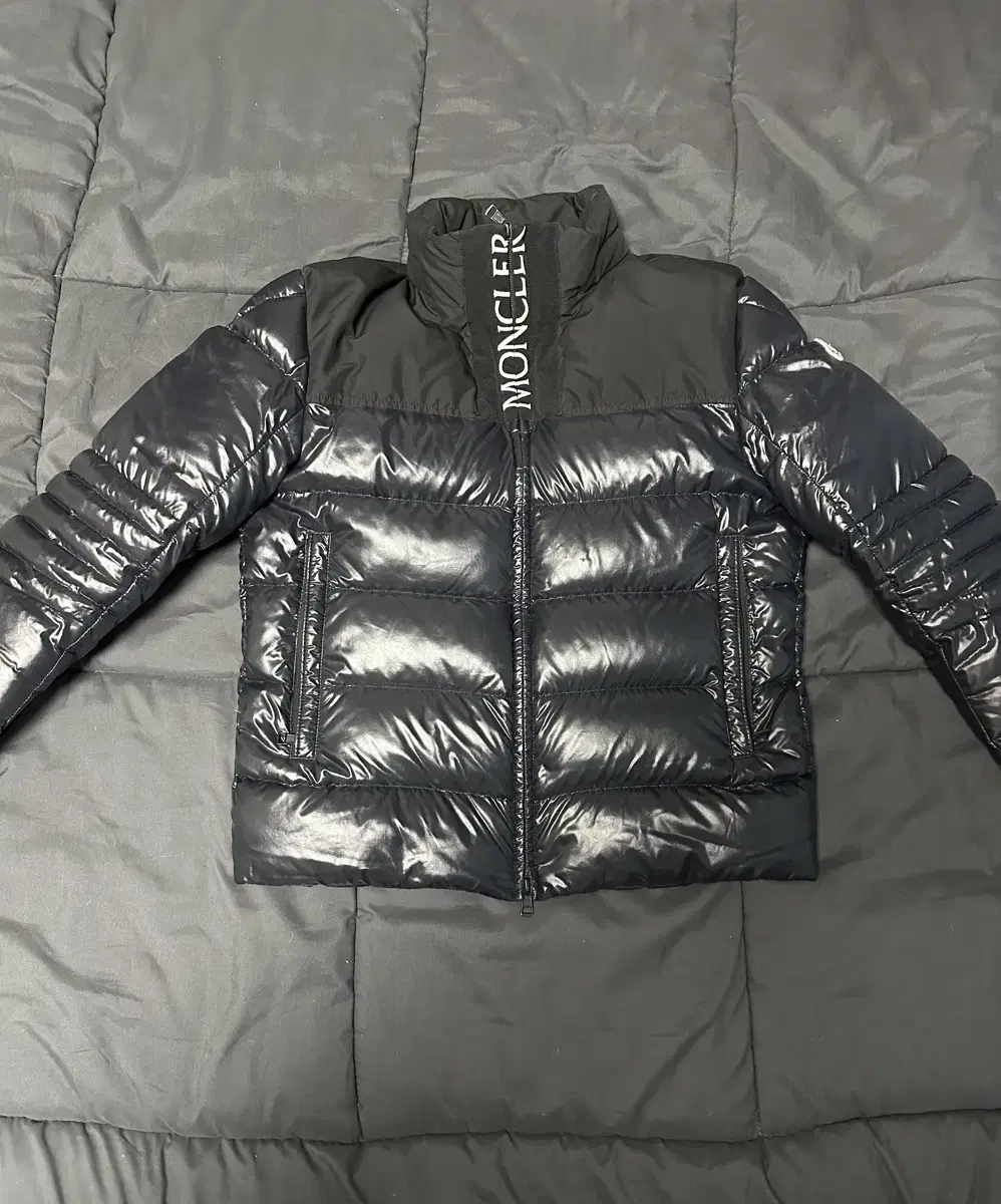 [Genuine] Moncler Bruelle Padded 3 sizes for sale