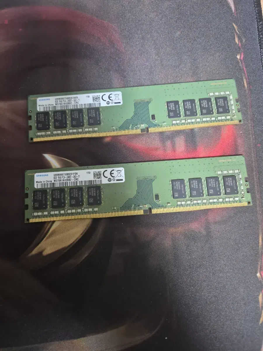 삼성 ddr4 8gb 2400 두개팔아요 개당 1.5