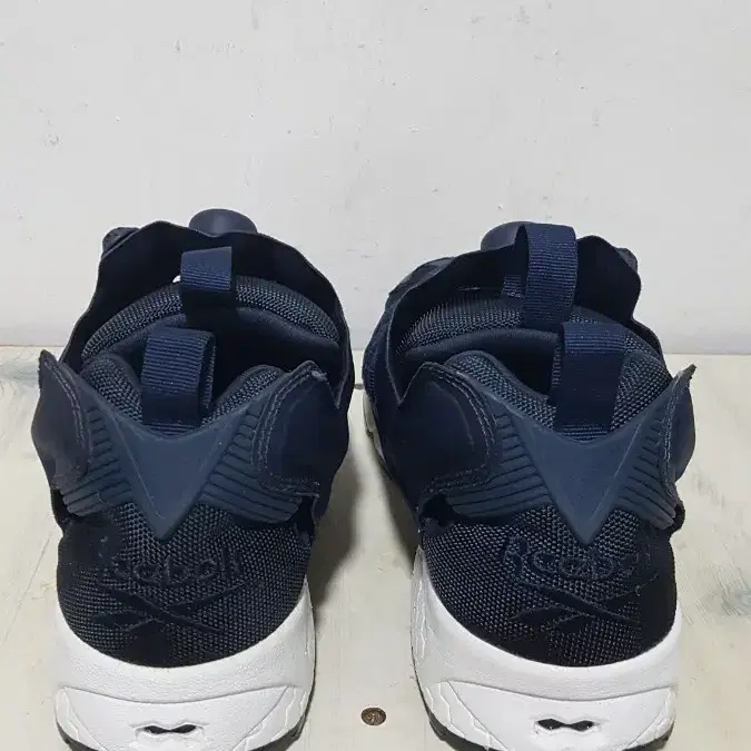 택포 255-260 S급 리복 INSTA-PUMP FURY 경량 쿠션화