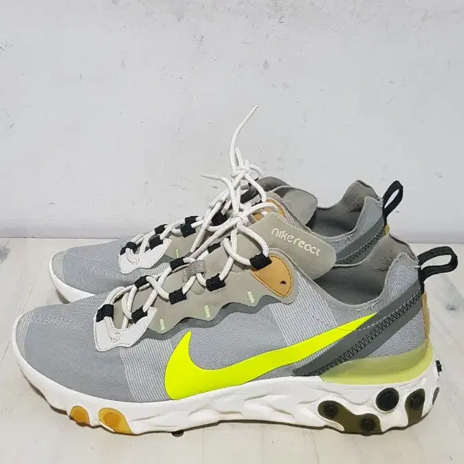 택포 260/265 A급정품 NIKE AIR 리액트 엘리먼트 경량 쿠션화