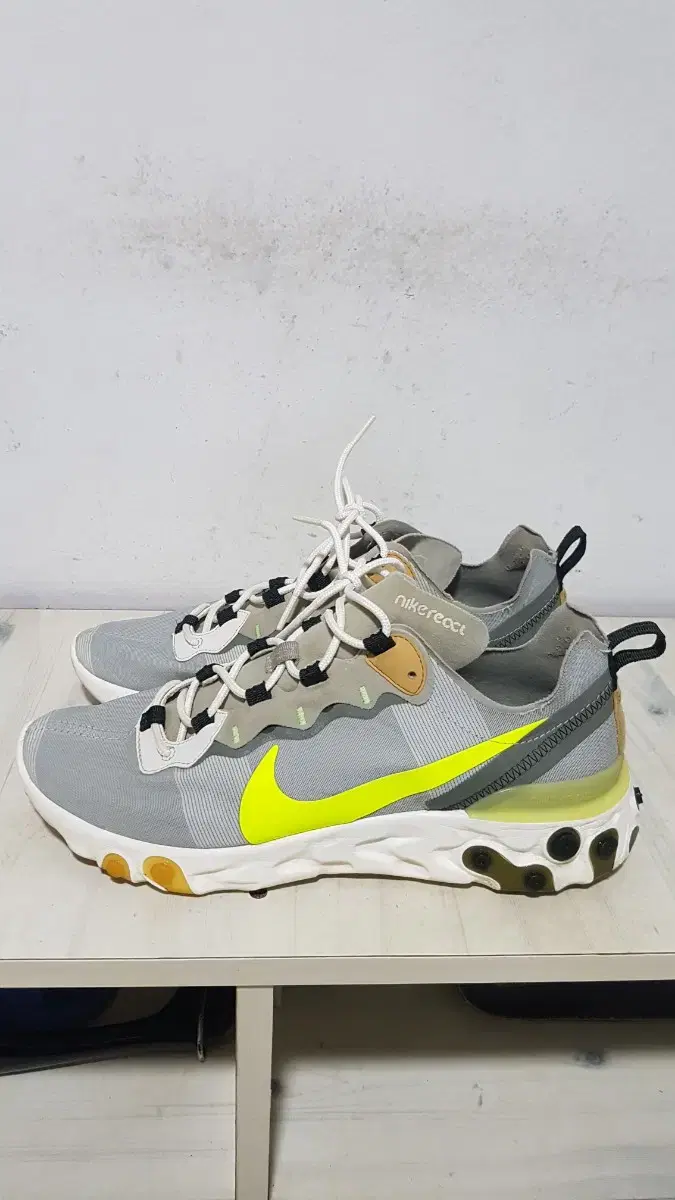 택포 260/265 A급정품 NIKE AIR 리액트 엘리먼트 경량 쿠션화