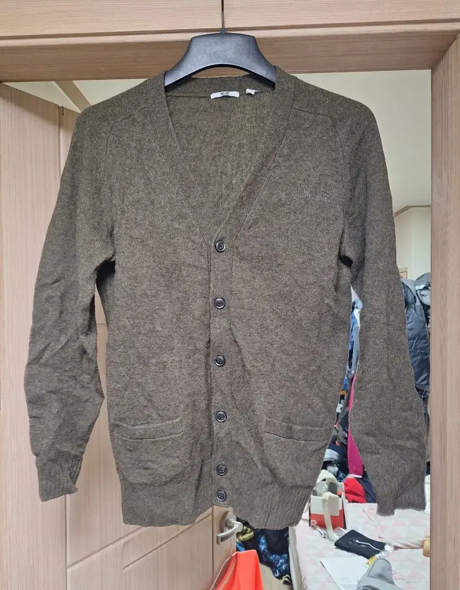 Unused Uniqlo winter cardigan size M (about 90) (see tape measure photo)