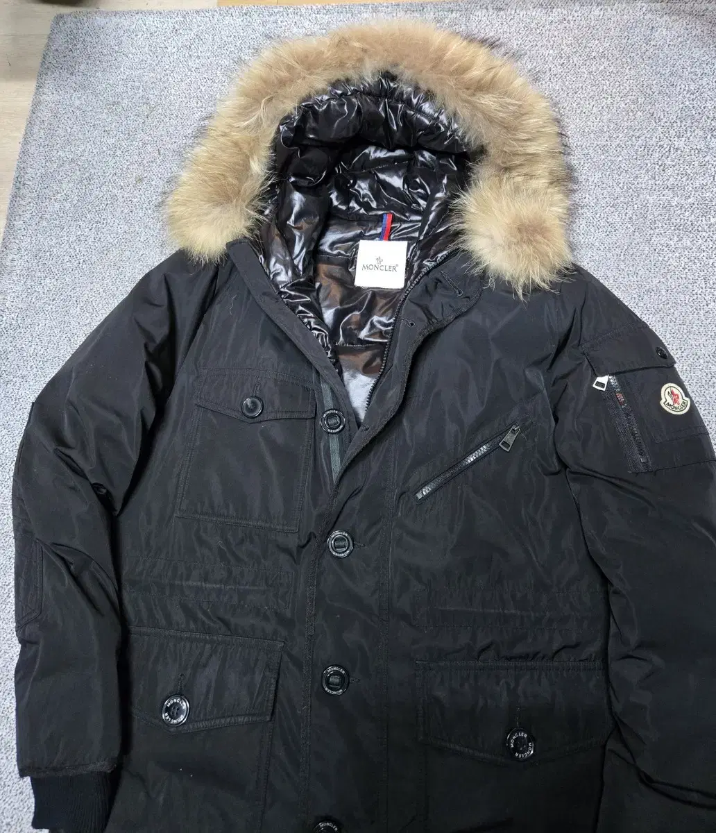 Moncler Padded Hooded Kun 105