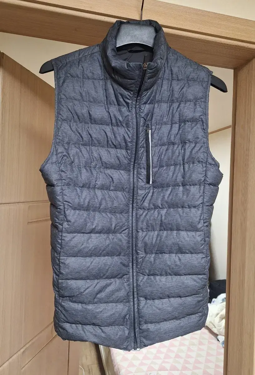 Litmus winter vest LITMUS winter vest size 95 (see photo for measuring tape)