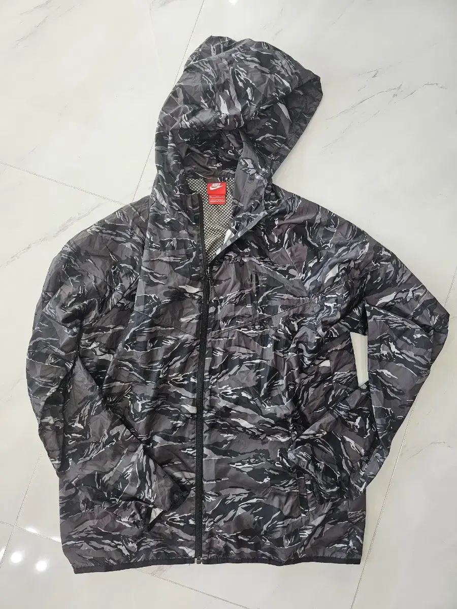 Nike Black Tiker Camo Windbreaker (XL)