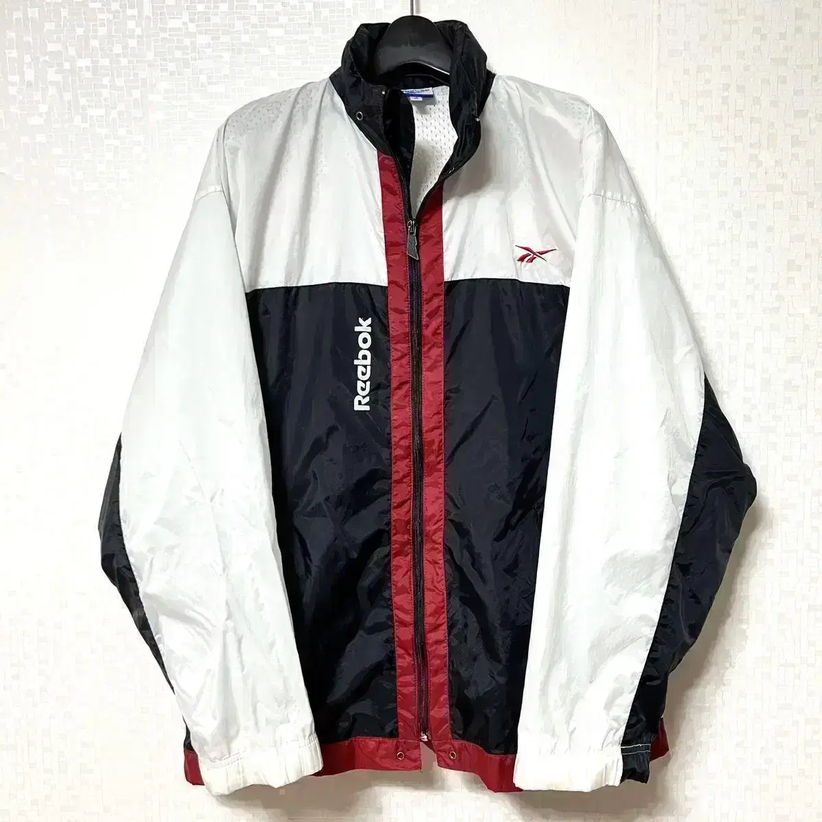 [M,95] Reebok Old School Nylon Windbreaker