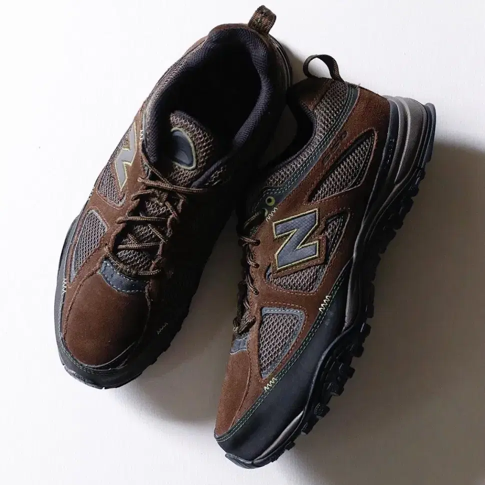 New Balance MO650DB