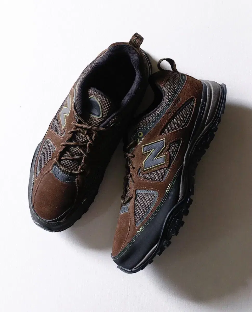 New Balance MO650DB