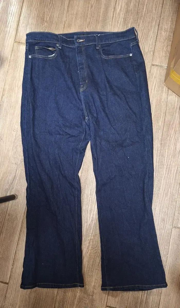 Unused Uniqlo jeans, size 36 (see photo for tape measure).