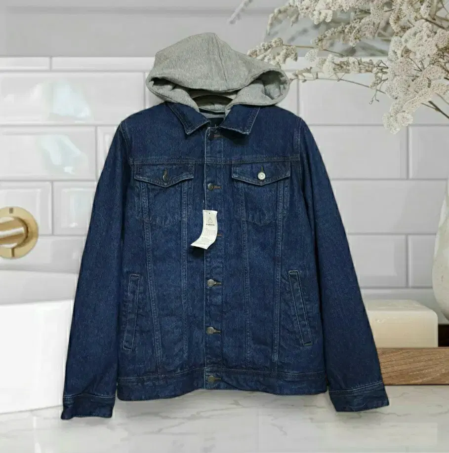 100 New Arrivals Men's Denim Jackets Jeans Jackets Hooded Jackets Hooded Jumpers Men's Jumpers New Arrivals