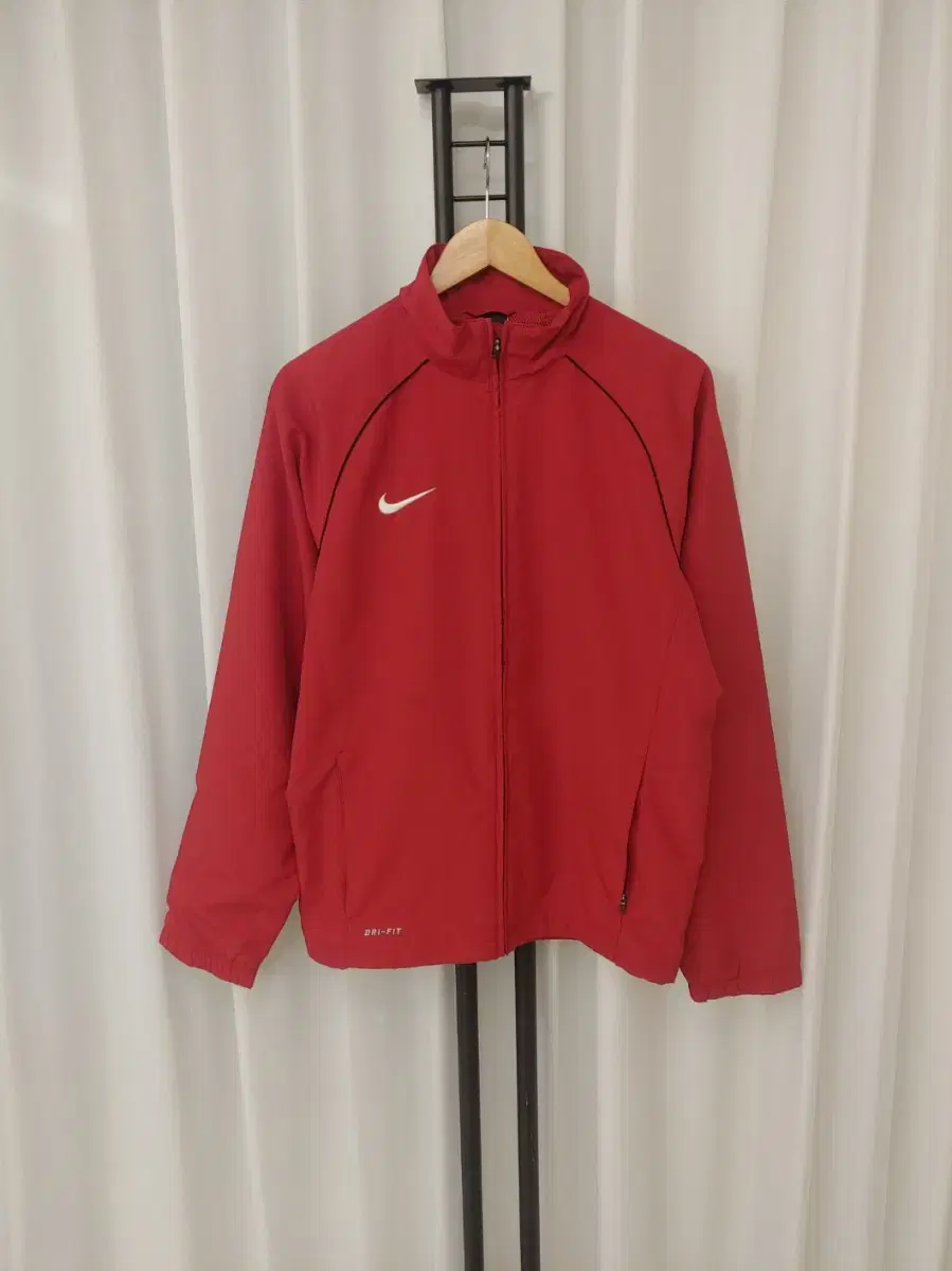 Nike Men's Zip-up jumper size M