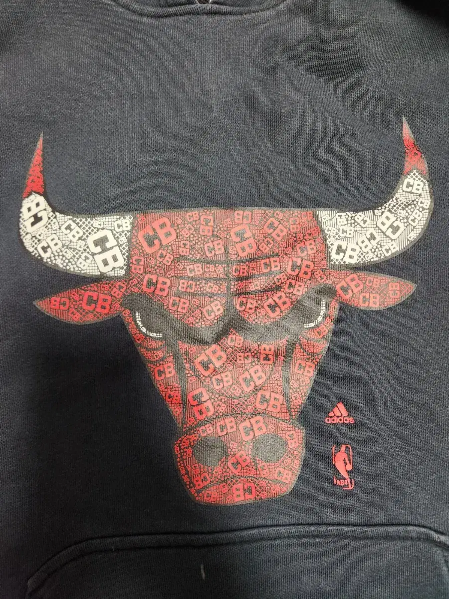 Adidas Chicago Bulls Hoodie 105 (true to size 100)