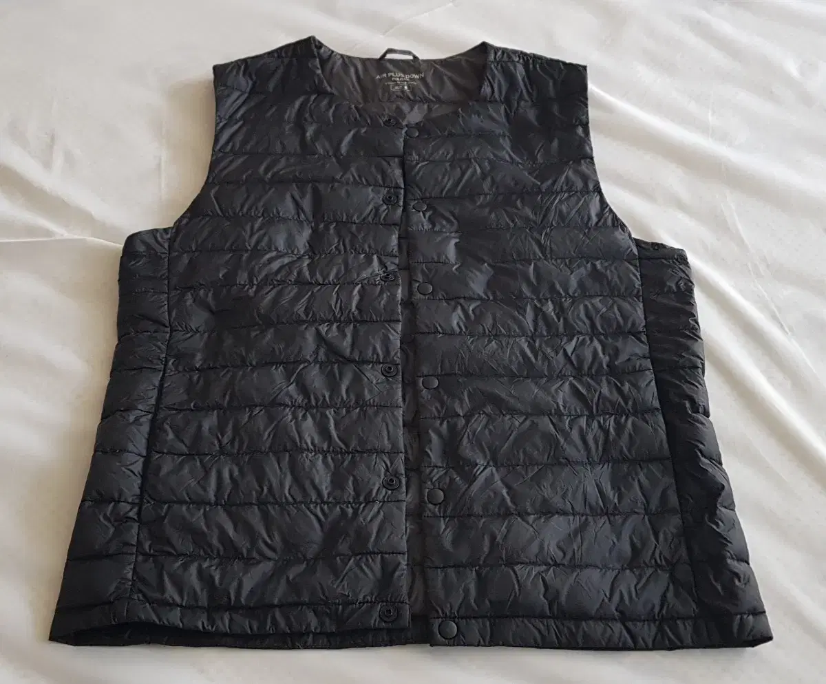 Poleham. Airplus down vest. Size M (95). Black.