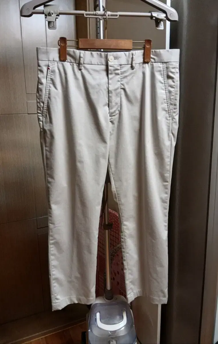 Men's Tommy Hilfiger Pants (35 inches)