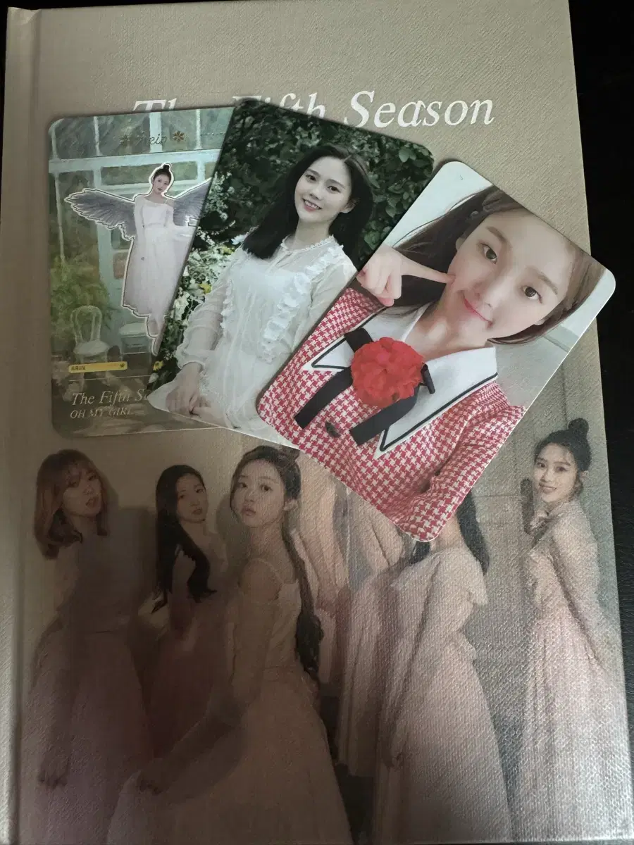 I'm selling the fifth season of Oh My Girl album 