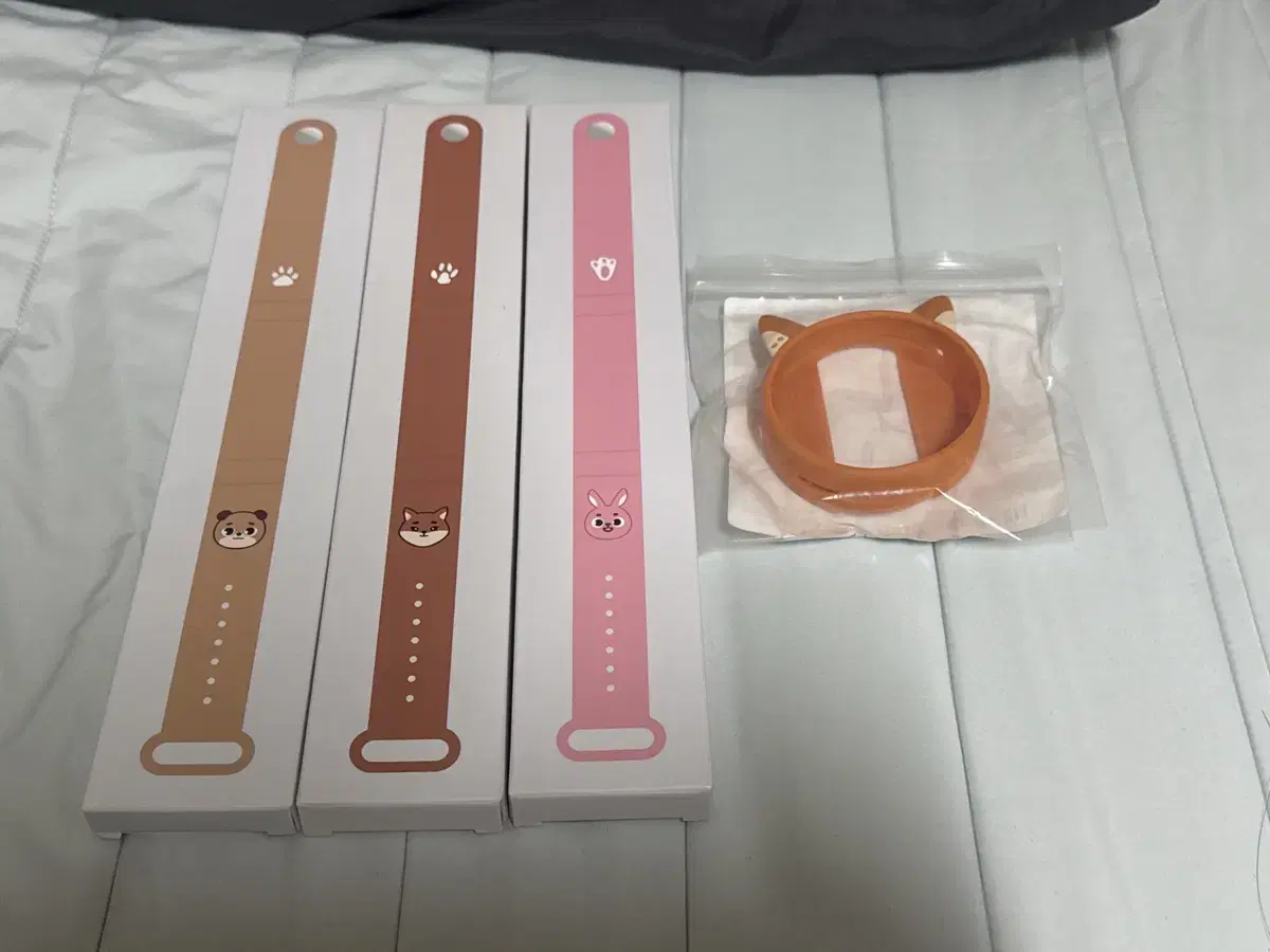 I'm selling my madewatch ke ring cover, ke strap, fill strap, and money strap wts!!!