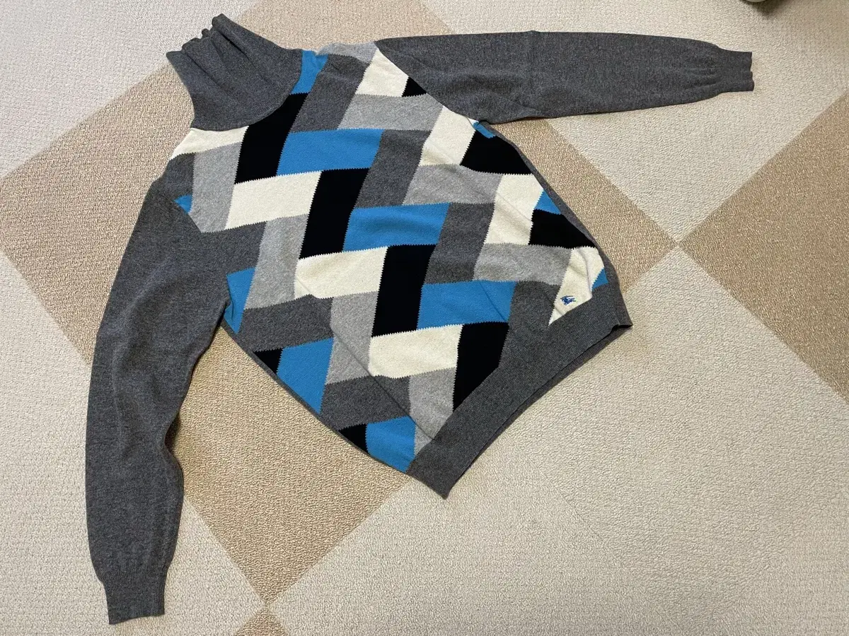 Burberry pola Sweater (size 100)