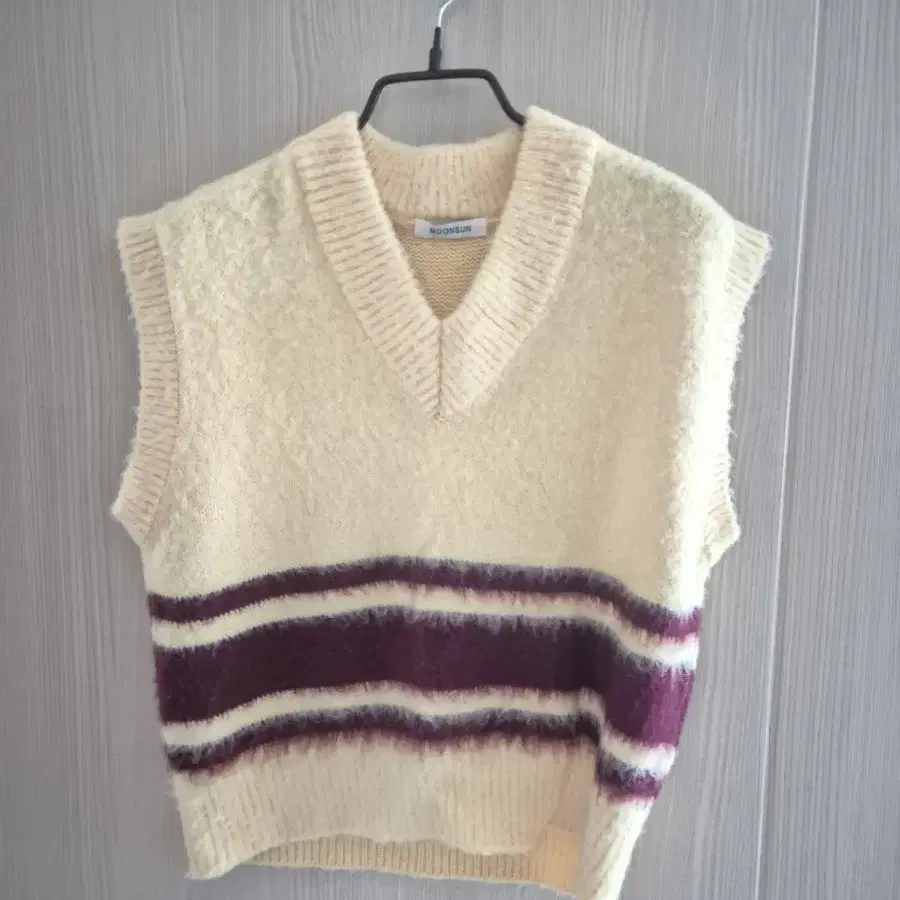 Moonsun hairy knit vest 니트조끼