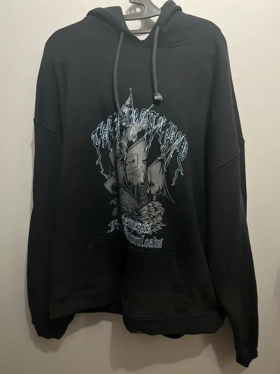 Vetements VETEMENTS FW19 THE PIRATE BAY HOODIE (S)