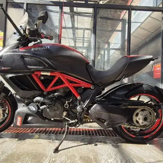 Ducati diavel carbon 1200