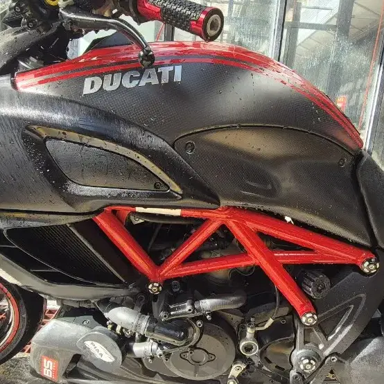 Ducati diavel carbon 1200