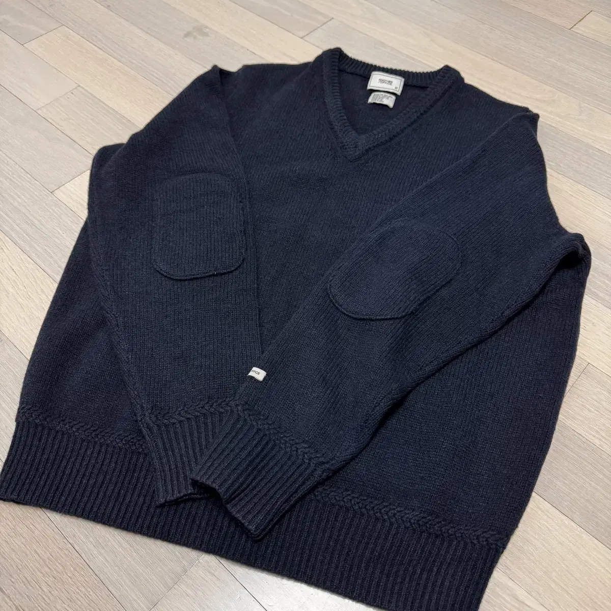 어나더오피스 CRAFT V-Neck Sweater (Dark Navy)