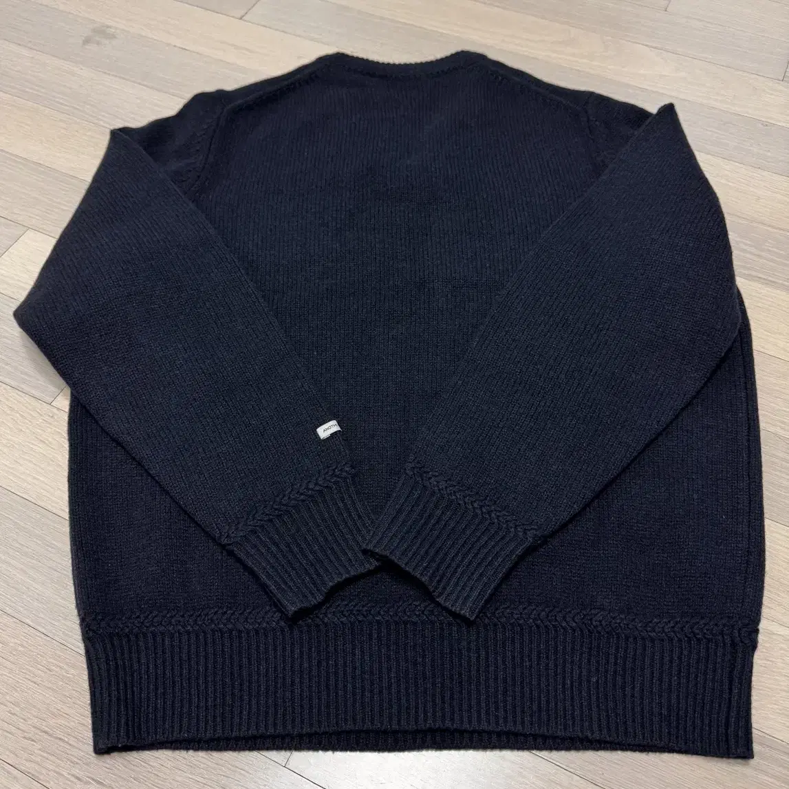 어나더오피스 CRAFT V-Neck Sweater (Dark Navy)