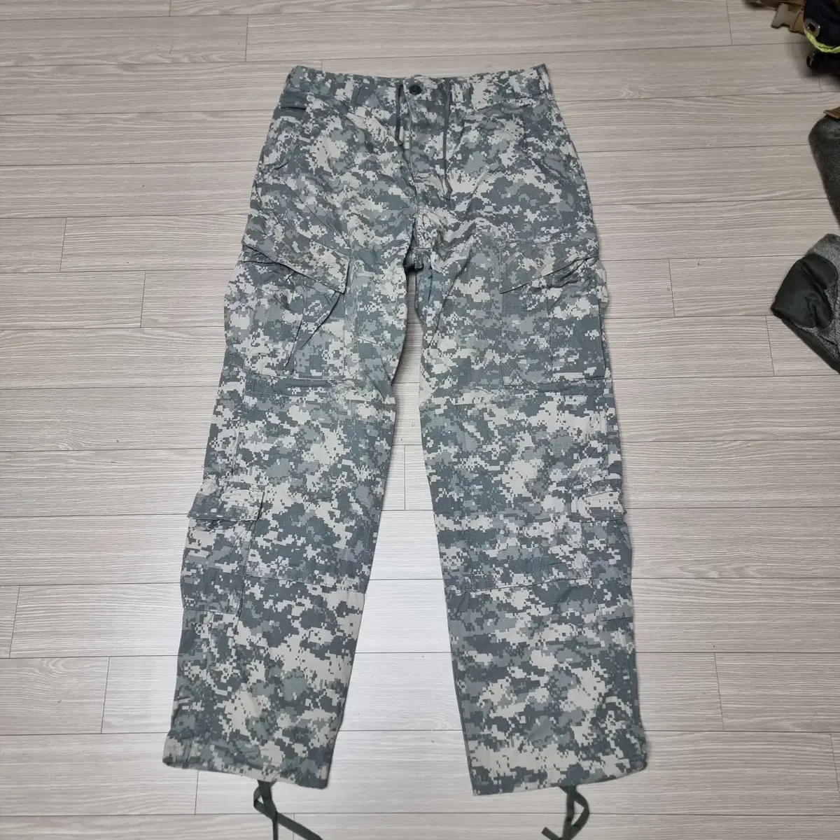 HBTOriginal US Air Force Pixel Pants sells (Medium Regular)