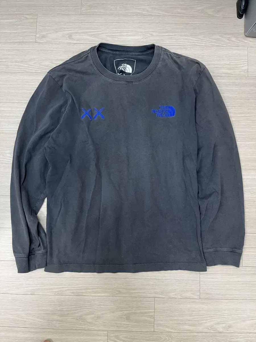 The North Face Cow Long Sleeve Tee L sells