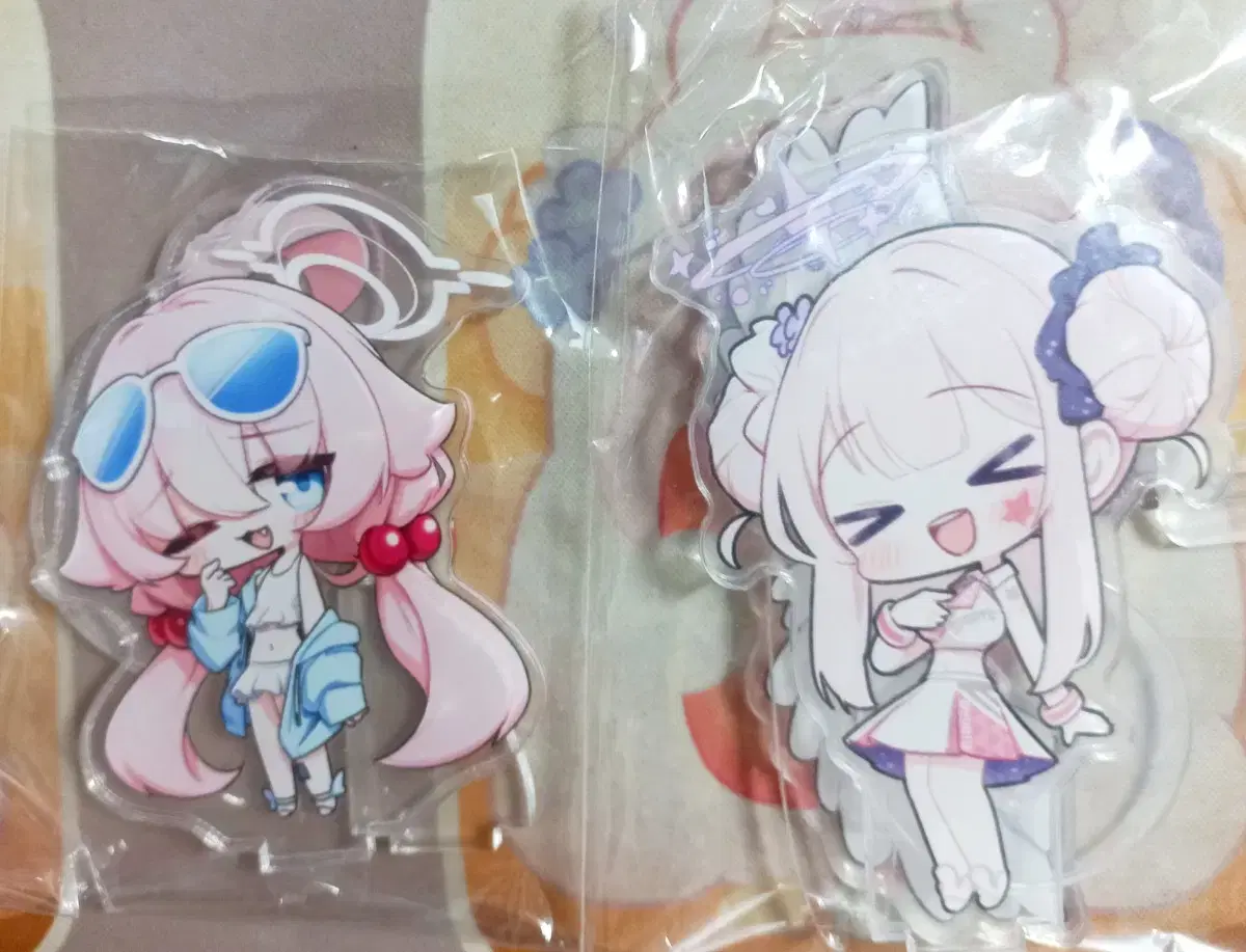 Bloo Archives YapbeeNim Shaking acrylic stand sells