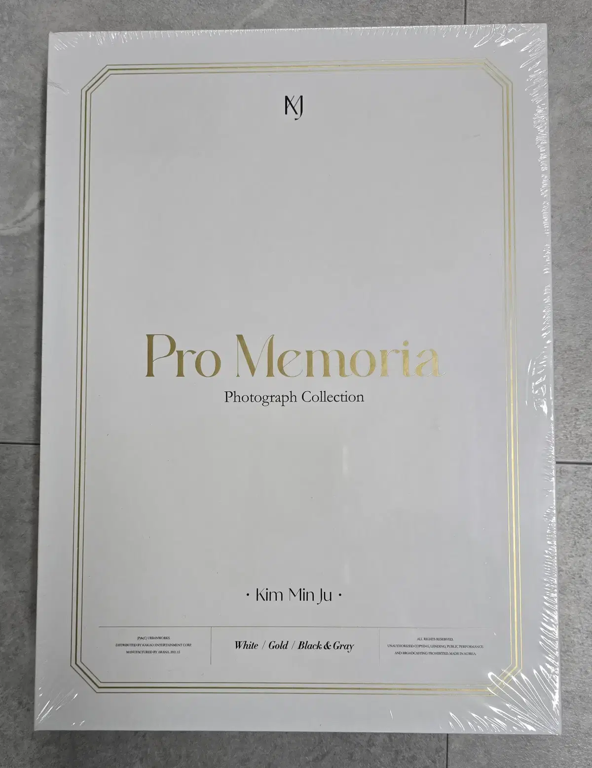 IZ*ONE minjoo photobook Pro Memoria (unsealed)